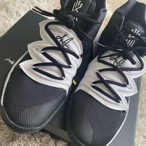 Kyrie 4s